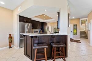 Lake and Mountain View in PGA West