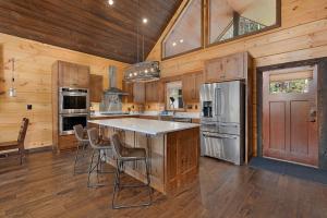 Great Trails Lodge - Luxury Mountain Cabin