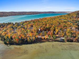 Beech Tree Lodge on Glen Lake in Beautiful Northern Michigan - Minutes from the Sleeping Bear Dunes