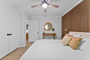 Chic San Diego Apartment with Hot Tub & Workspace