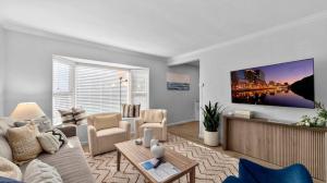 Central San Diego Apartment Walkable & Private