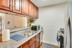 Steps to CSULB Cozy Condo with Pool Access!