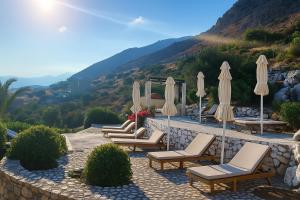 Apartment - Sleeps 10 - Parking - Garden - Pool