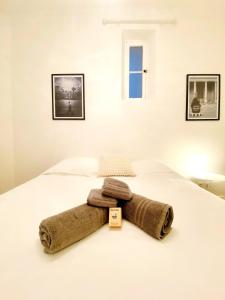 Arty chic flat between Arc de Triomphe & Eiffel Tower