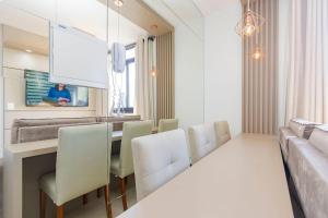 Apto de 1q com garagem no Centro - NEW1005