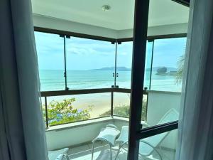 Apto Almeida e Moraes Frente Mar Meia Praia