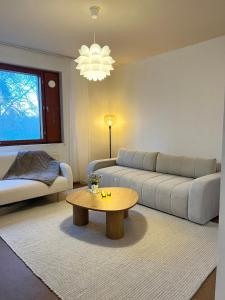 Bright & Spacious Retreat Near Santa Claus Village -Free parking