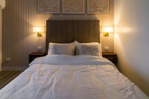 Luxurious studio with cosy balcony, close to the airport and malls