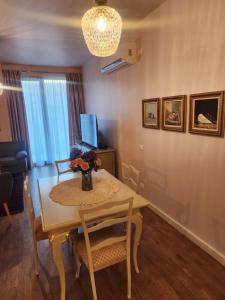 Mimi Altana Luxury Apartment