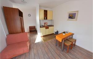 Beautiful Apartment In Turanj With House Sea View