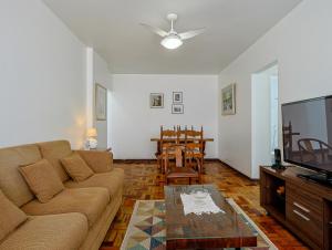 Apto a 700m da Praia do Leblon com Wi-Fi e ar