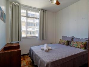 Apto a 700m da Praia do Leblon com Wi-Fi e ar