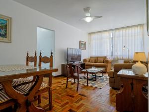 Apto a 700m da Praia do Leblon com Wi-Fi e ar