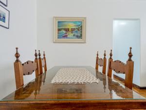 Apto a 700m da Praia do Leblon com Wi-Fi e ar