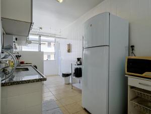 Apto a 700m da Praia do Leblon com Wi-Fi e ar