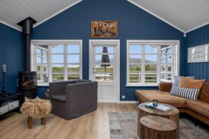 Modern 4BR Summerhouse with Sauna and Hot Tub