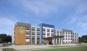 Holiday Inn Express & Suites Tyler South University Area by IHG
