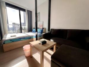 Free Parking with Balcony Pool and Gym MRT 200m