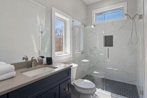 Mountain View C - Mountain Stay, King Suite, Fireplace, and Mountain Views
