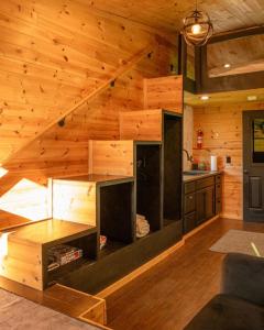 Writers Retreat - Secluded Getaway, Hot Tub, and Stargazing Deck