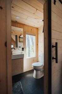 Japandi - Scandinavian Retreat, Mountain View, and 20 Minutes to Asheville