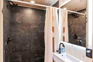 Japandi - Scandinavian Retreat, Mountain View, and 20 Minutes to Asheville