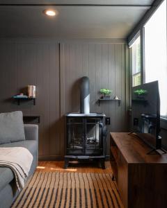 The Locust - Cozy, Peaceful Hideout, Sauna, Hiking, and Great Food