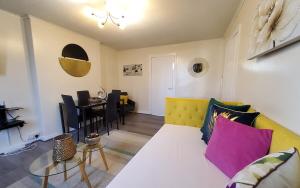 2 Bedroom, 5 Beds, Parking 3 Tvs