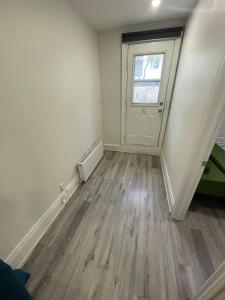 Exclusive Queen St Downtown Full House-PRIVATE PATIO