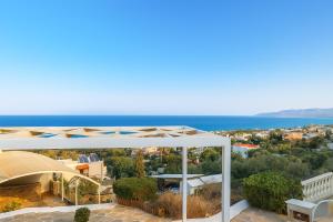 2 Bed Apartment - Sleeps 8 - Pool Patio Views