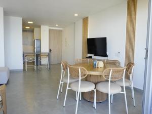 Apartamento con terraza y vista al mar