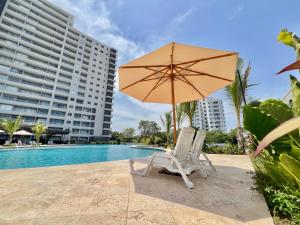 Apartamento con terraza y vista al mar