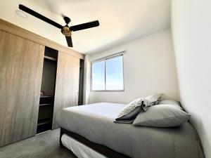 Apartamento con terraza y vista al mar