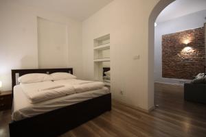 Krakow Central Vintage Apartment by Rently