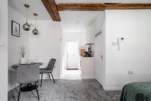 Historic Flat by Liverpool Street