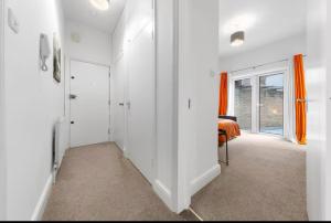 Bright N1 Family Home