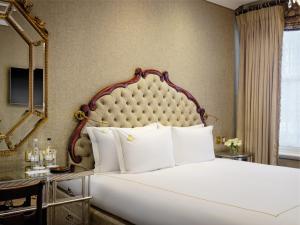 Rubens At The Palace