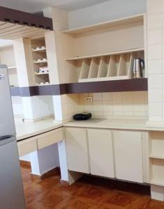 Apartamento cerca del aeropuerto con vistas al mar