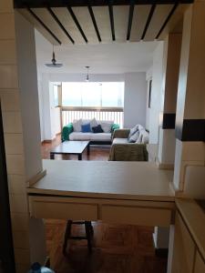 Apartamento cerca del aeropuerto con vistas al mar