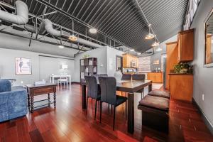 Long Beach Apartment - 10 Min Walk to the Beach!