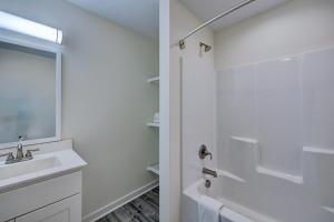 301 King Suite, 3rd Floor Barefoot