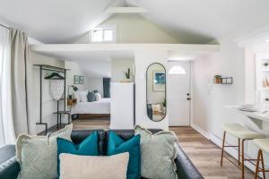 Tiny Home by River-Lake in Old Town NOTL for 2 Guests