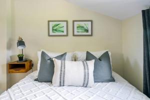 Tiny Home by River-Lake in Old Town NOTL for 2 Guests