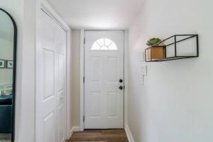 Tiny Home by River-Lake in Old Town NOTL for 2 Guests