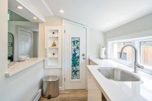 Tiny Home by River-Lake in Old Town NOTL for 2 Guests