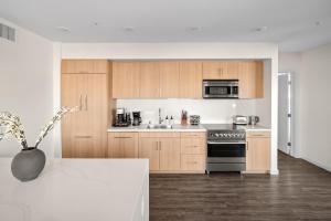 The Jade Hill Views - Penthouse - Pool, Gym, Balcony