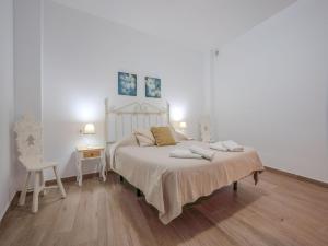 Apartment in Peñaflor with Charming Patio