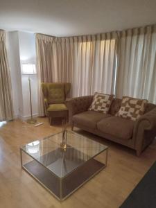 Luxury 2 Bedroom Apartment with Balcony in W9