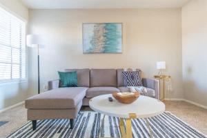 Boulevard Stays Serene 1BR King Suite with Pool Gym & Free Parking 01