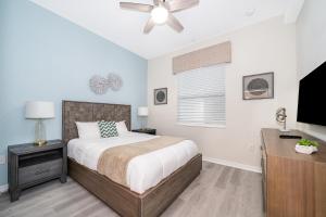 3131-403AR STOREY LAKE, CONDO 22 LAKE VIEW